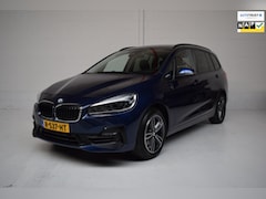 BMW 2-serie Gran Tourer - 7-PERSOONS High Executive TREKHAAK / NAVI / CAMERA / SFEERVERLICHTING / HALF LEDER / SPORT