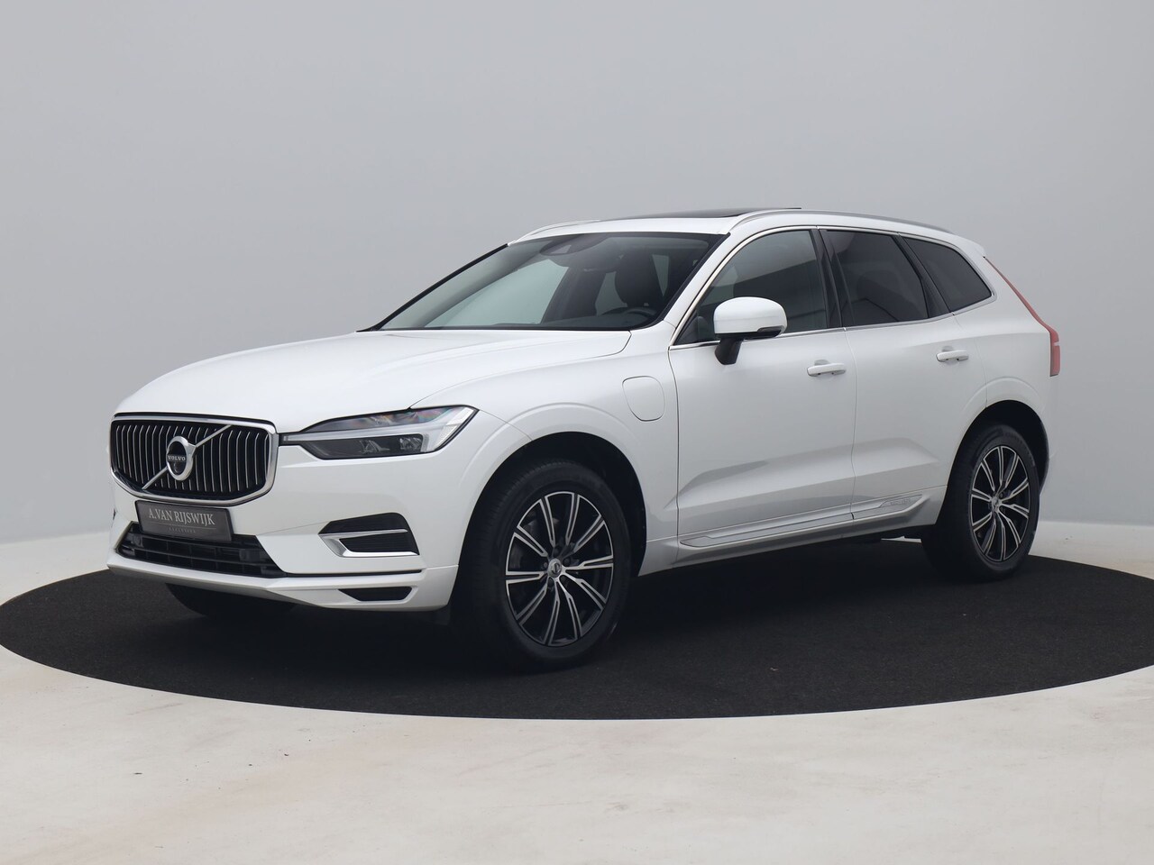 Volvo XC60 - 2.0 Recharge T8 AWD Business Pro | PANO | 360° | ADAPTIVE | STOELVERW. | TREKHAAK - AutoWereld.nl