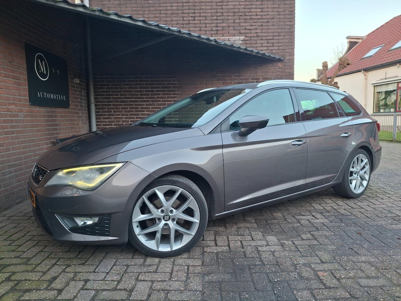 Seat Leon ST - 1.4 TSI ACT FR Dynamic DSG Navigatie / Led Verlichting / Leder / Cruise Controle / Stoelve - AutoWereld.nl