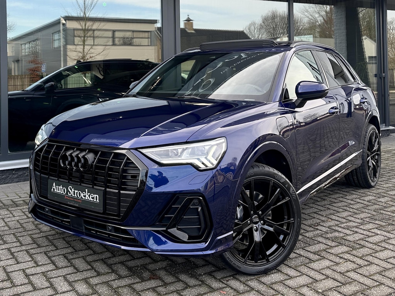 Audi Q3 - 45 TFSIe S-Line Black Pano Matrix B&O Virtual - AutoWereld.nl