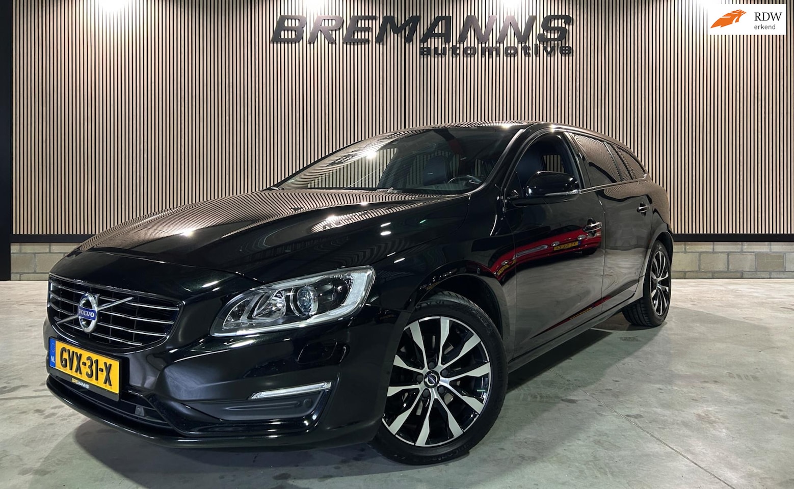 Volvo V60 - 2.0 T4 Automaat / Ledere bekleding - AutoWereld.nl