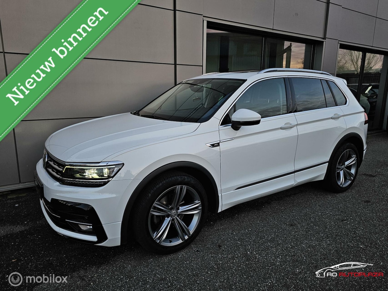 Volkswagen Tiguan - 1.5 TSI R-line Panorama/Virtual cockpit/Trekhaak - AutoWereld.nl