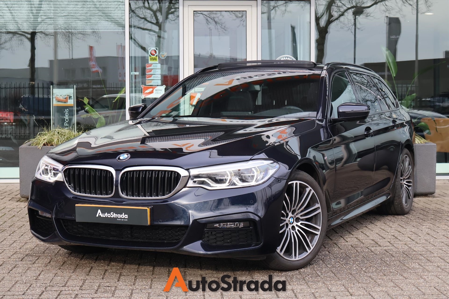 BMW 5-serie Touring - (g31) 520i High Executive M-SPORT 184pk I Pano I Navi I Camera I Trekhaak - AutoWereld.nl