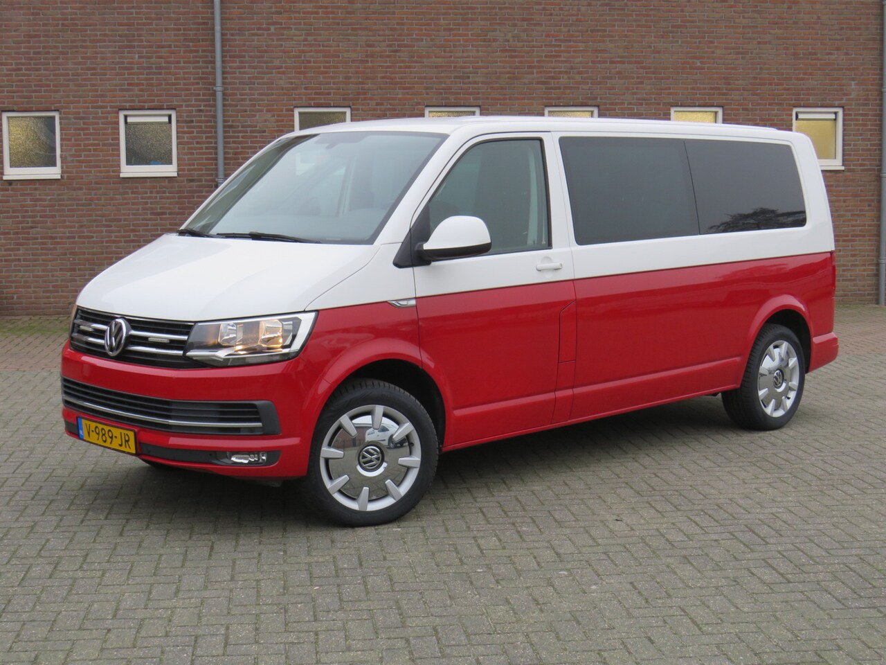 Volkswagen Transporter - 2.0 TDI 150Pk E6 DSG L2H1 DC Highline Two Tone BPM Vrij! * Rijklaarprijs incl. garantie * - AutoWereld.nl