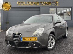 Alfa Romeo Giulietta - 1.4 T Distinctive Bluetooth, Clima, Cruise, PDC Achter, LM Velgen, NL Auto, N.A.P, APK Tot