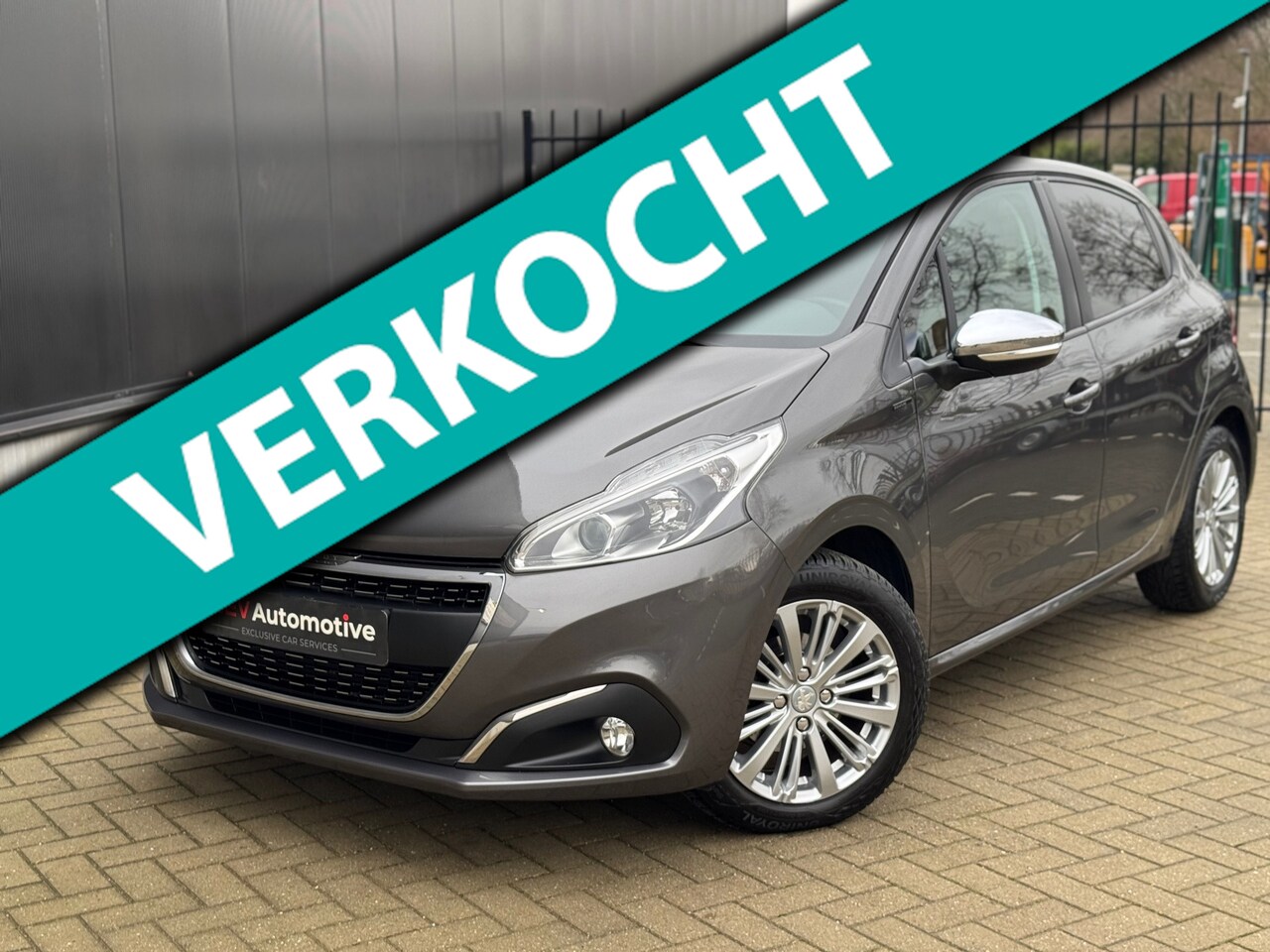 Peugeot 208 - 1.2 PureTech Signature Cruise Control Parkeersensor Navi - AutoWereld.nl