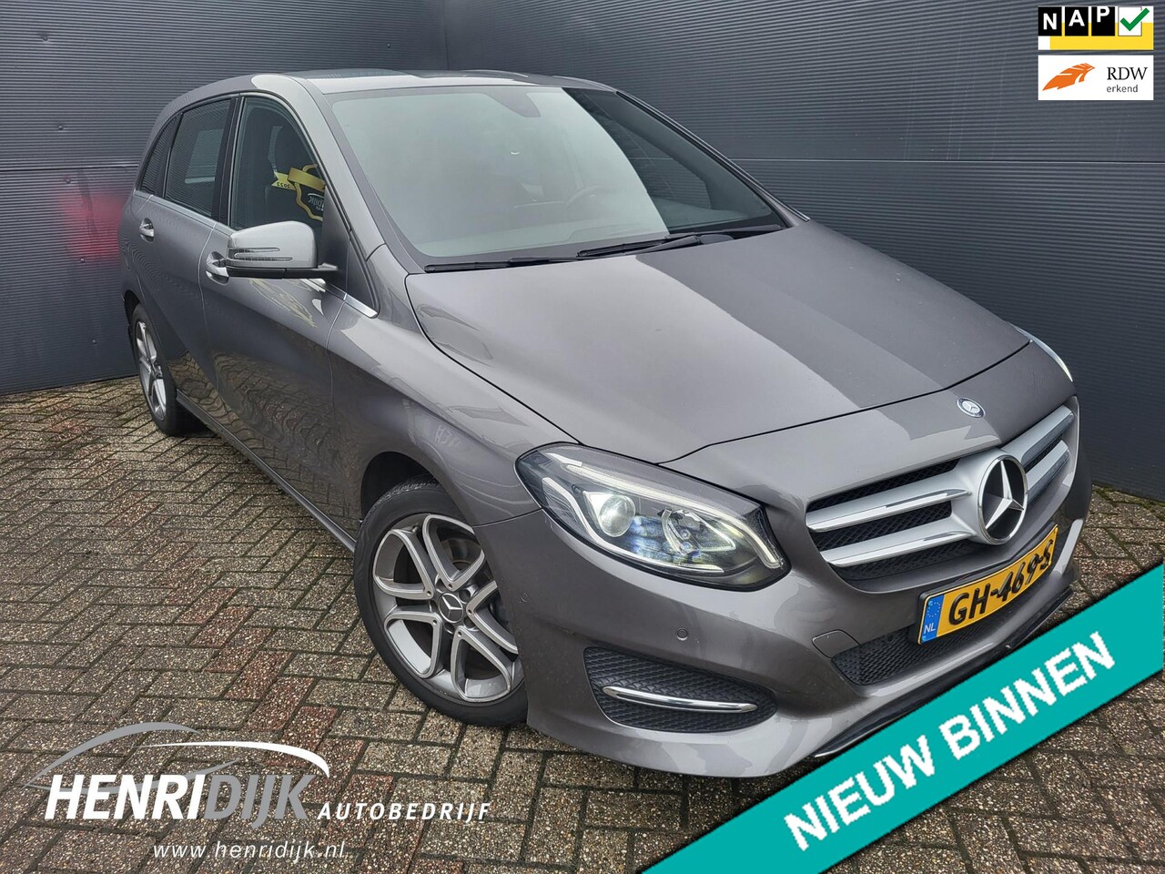 Mercedes-Benz B-klasse - 180 Ambition Automaat / Trekhaak / AC / Cruise / Navi / PDC - AutoWereld.nl