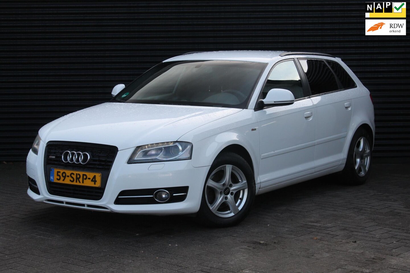 Audi A3 - 1.4 TFSI Attraction | S-line | Navi | Zwart optiek | - AutoWereld.nl