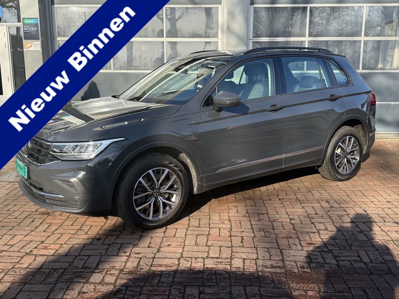 Volkswagen Tiguan - 1.4 TSI eHybride Life Navi,18Inc,Trekhaak 1e eigen km 106.000 - AutoWereld.nl