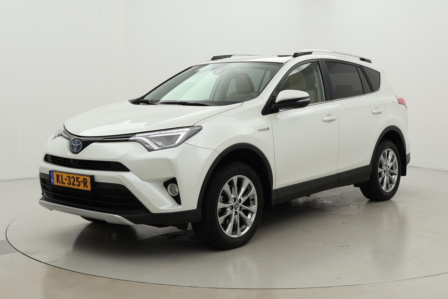 Toyota RAV4 - 2.5 Hybrid AWD Executive | Trekhaak | Panoramadak - AutoWereld.nl