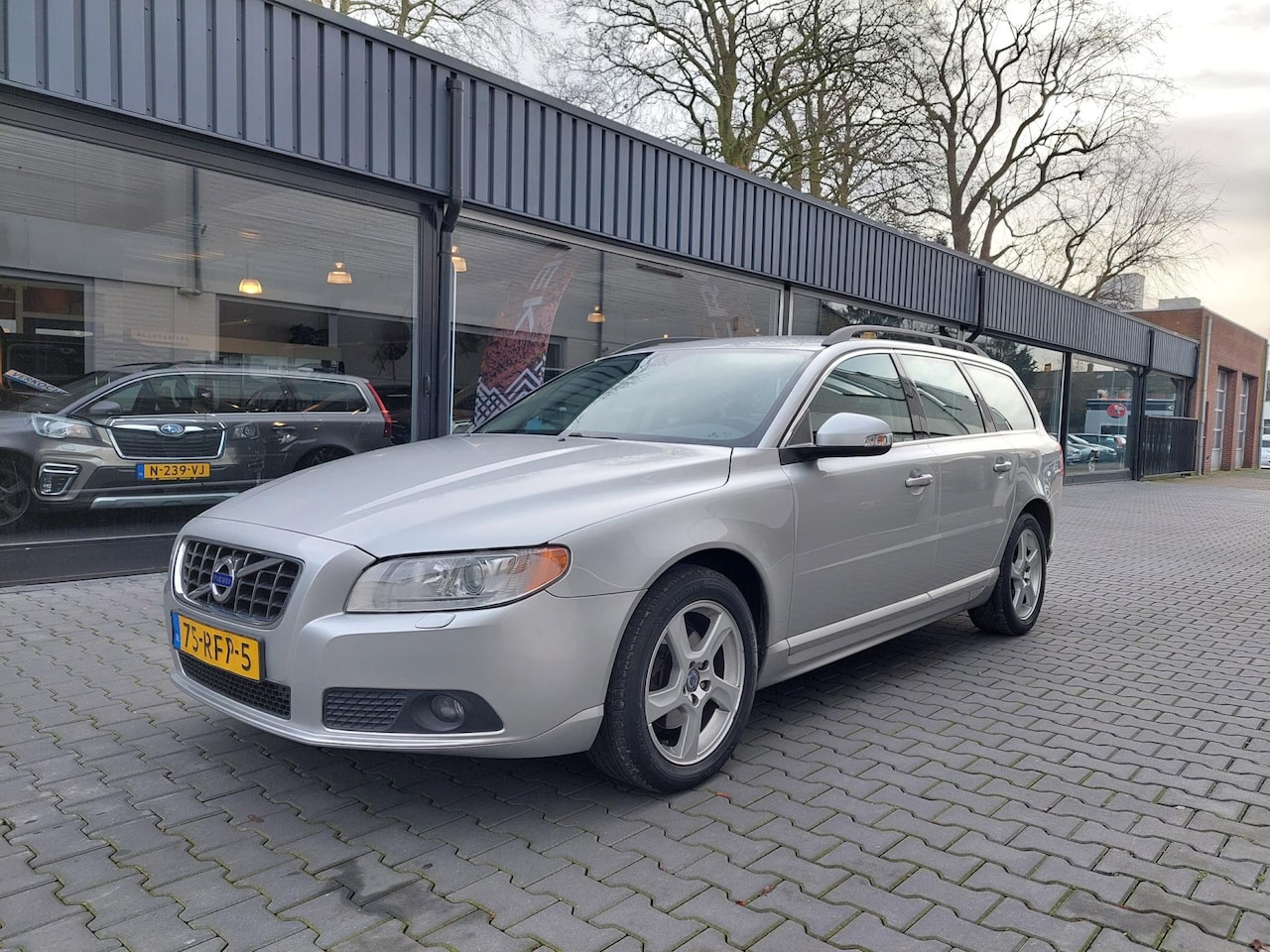 Volvo V70 - 1.6 T4 Limited Edition Automaat Origineel NL Leer Cruise Clima Stoelverwarming Telefoon Na - AutoWereld.nl