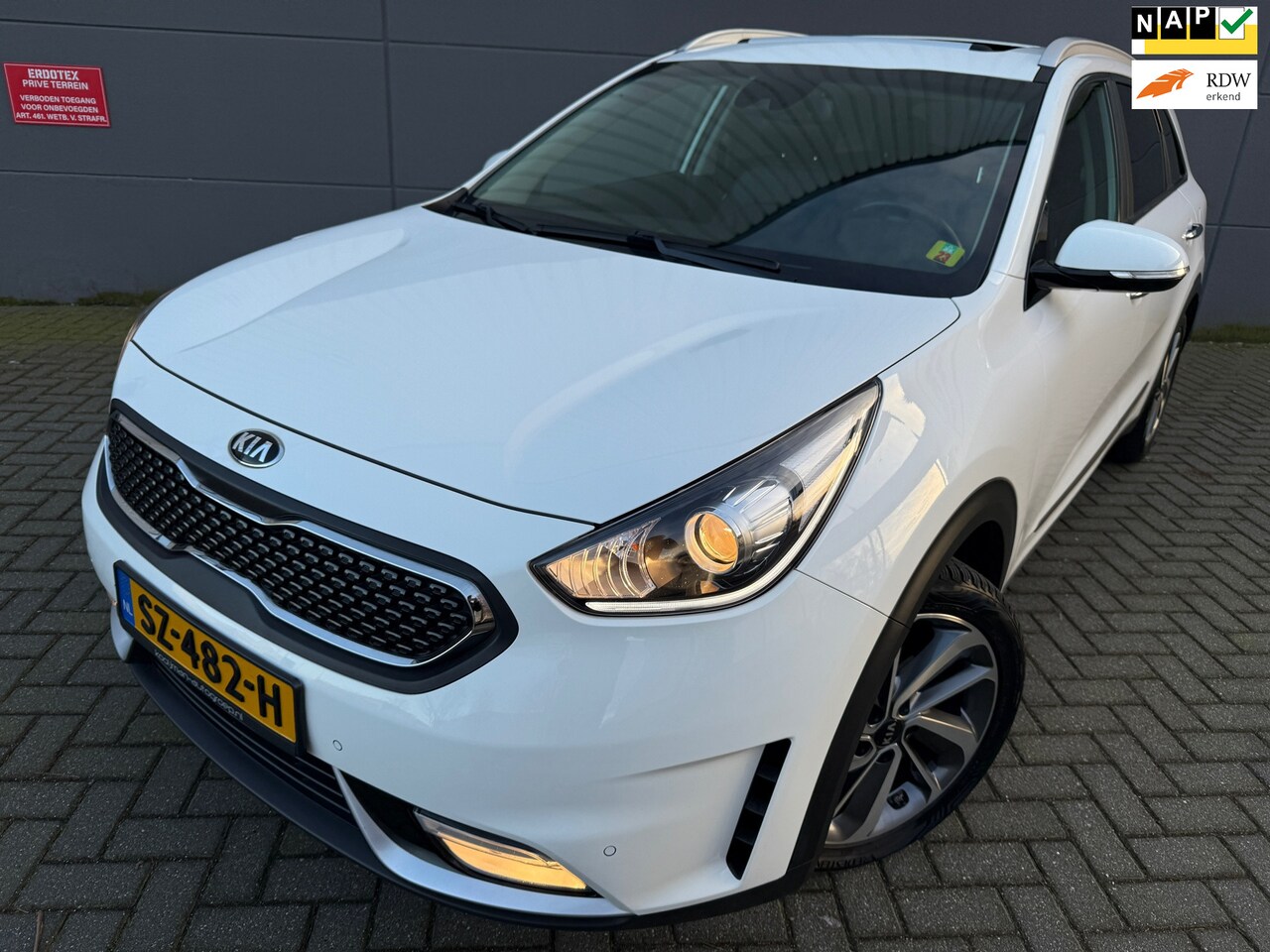 Kia Niro - 1.6 GDi Hybrid Design Edition*PANAROMADAK*STUUR-STOEL VERWARMING*CAMERA*TERKHAAK*NAVI*CARP - AutoWereld.nl