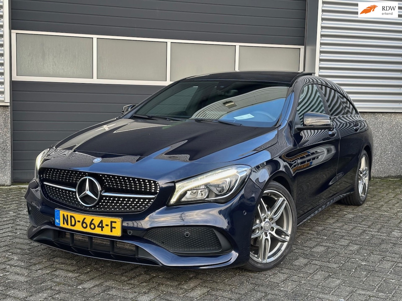 Mercedes-Benz CLA-klasse Shooting Brake - 180 Amg-line Night Pano Keyless Comand - AutoWereld.nl