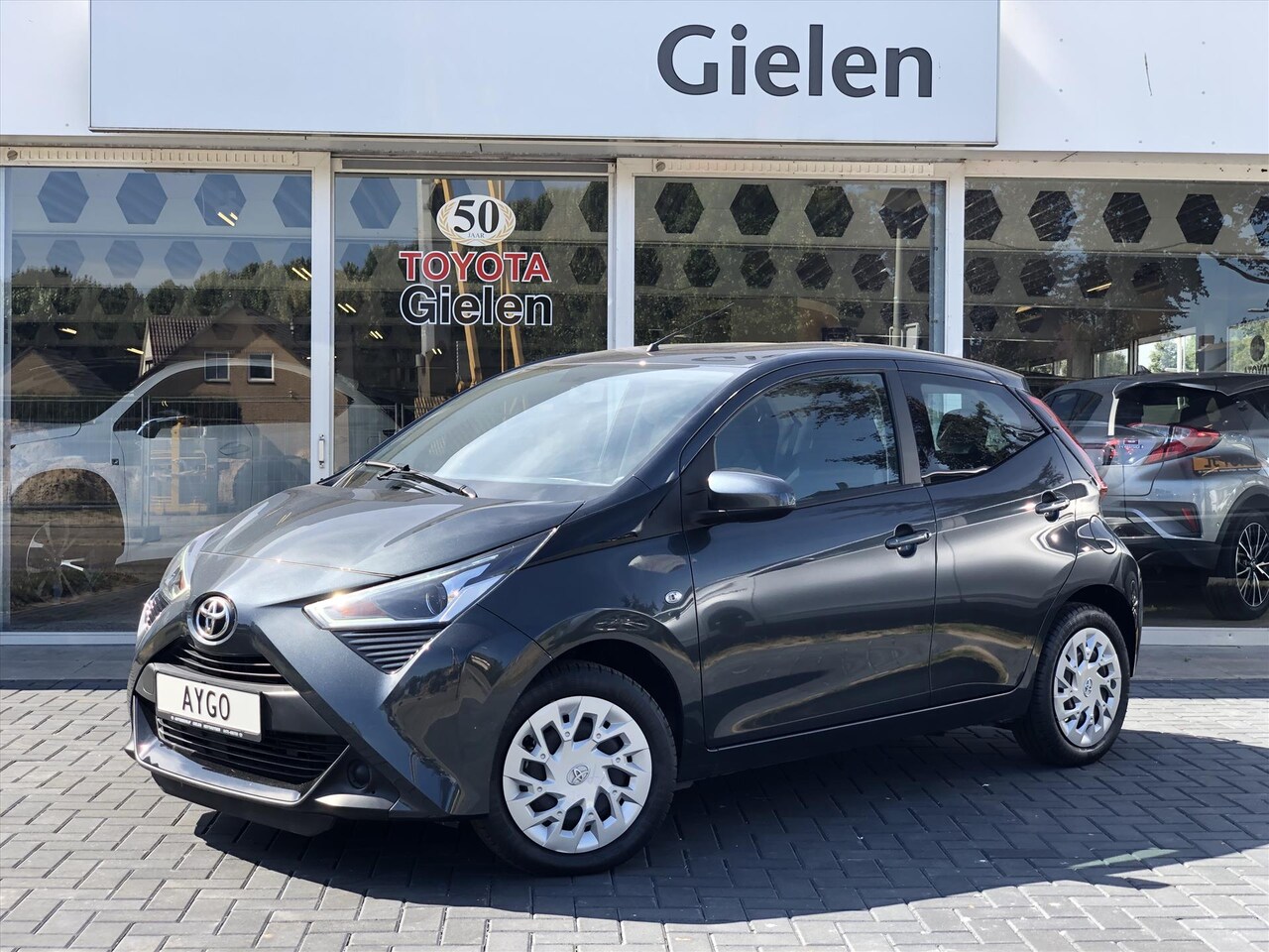 Toyota Aygo - 1.0 VVT-i 72pk X-play | Navigatie, Parkeercamera, Airco, Bluetooth, Snelheidsbegrenzer - AutoWereld.nl