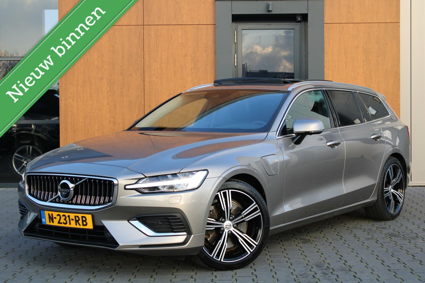 Volvo V60 - T6 Recharge AWD Inscription | Pano | ACC | 360 Camera - AutoWereld.nl