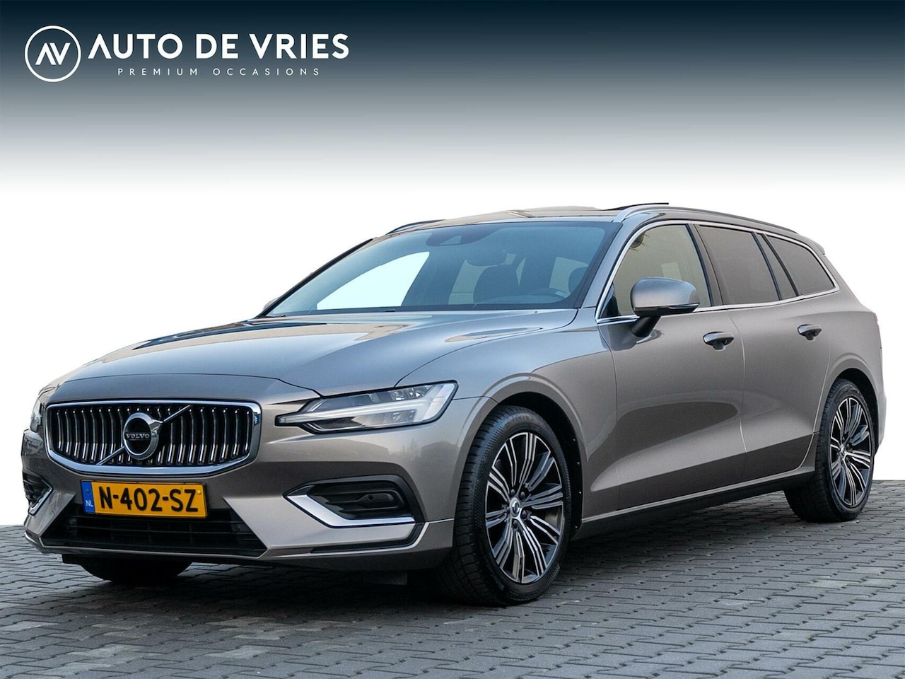 Volvo V60 - 2.0 B3 Automaat 163pk Inscription | Leder | Panoramadak | Pilot Assist | Trekhaak - AutoWereld.nl