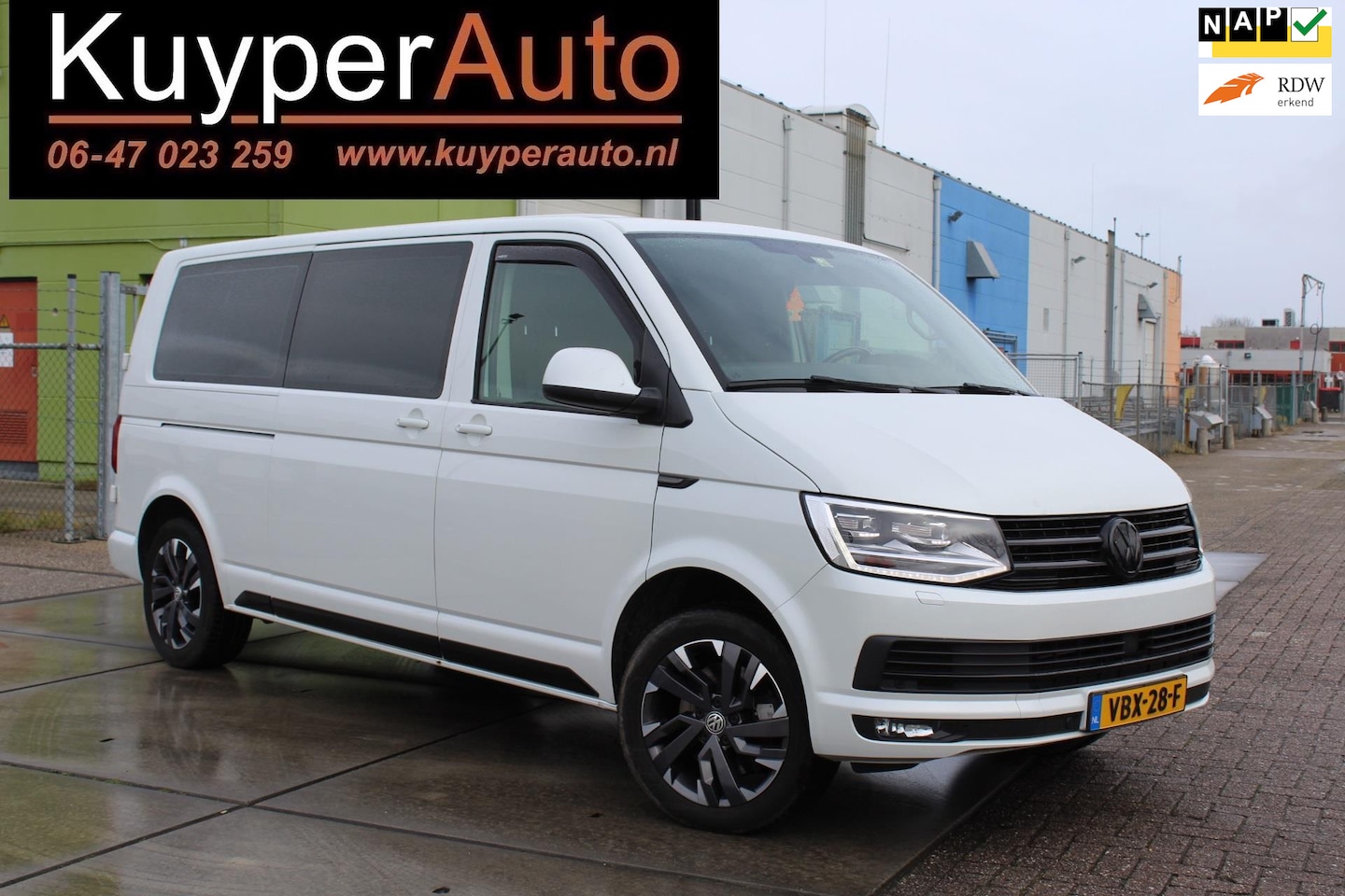 Volkswagen Transporter - 2.0 TDI L2H1 4Motion Highline AUTOMAAT 4X4 1E EIG.TREKHAAK AIRCO NAVI APPLE MEDIA - AutoWereld.nl