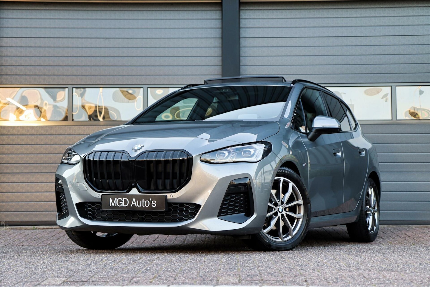 BMW 2-serie Active Tourer - 220i M-Sport M-Pakket /PANODAK/360 CAMERA/MEMORY/HUD/HARMAN-KARDON/VOL OPTIES! - AutoWereld.nl