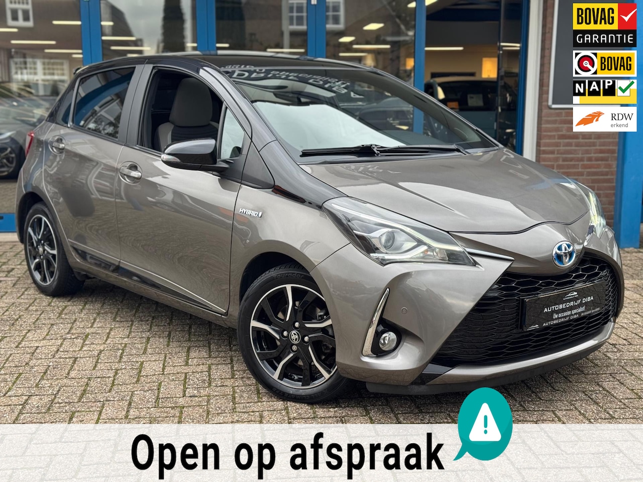 Toyota Yaris - 1.5 Hybrid Bi-Tone Plus 2018 AUT NAVI CLIMA NAP - AutoWereld.nl