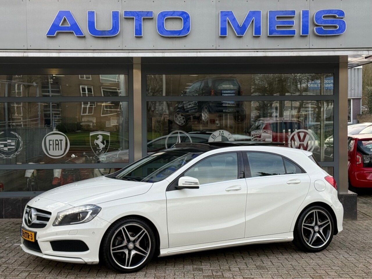 Mercedes-Benz A-klasse - 180 CDI Ambition AMG-Pakket Panoramadak Navi Leder - AutoWereld.nl