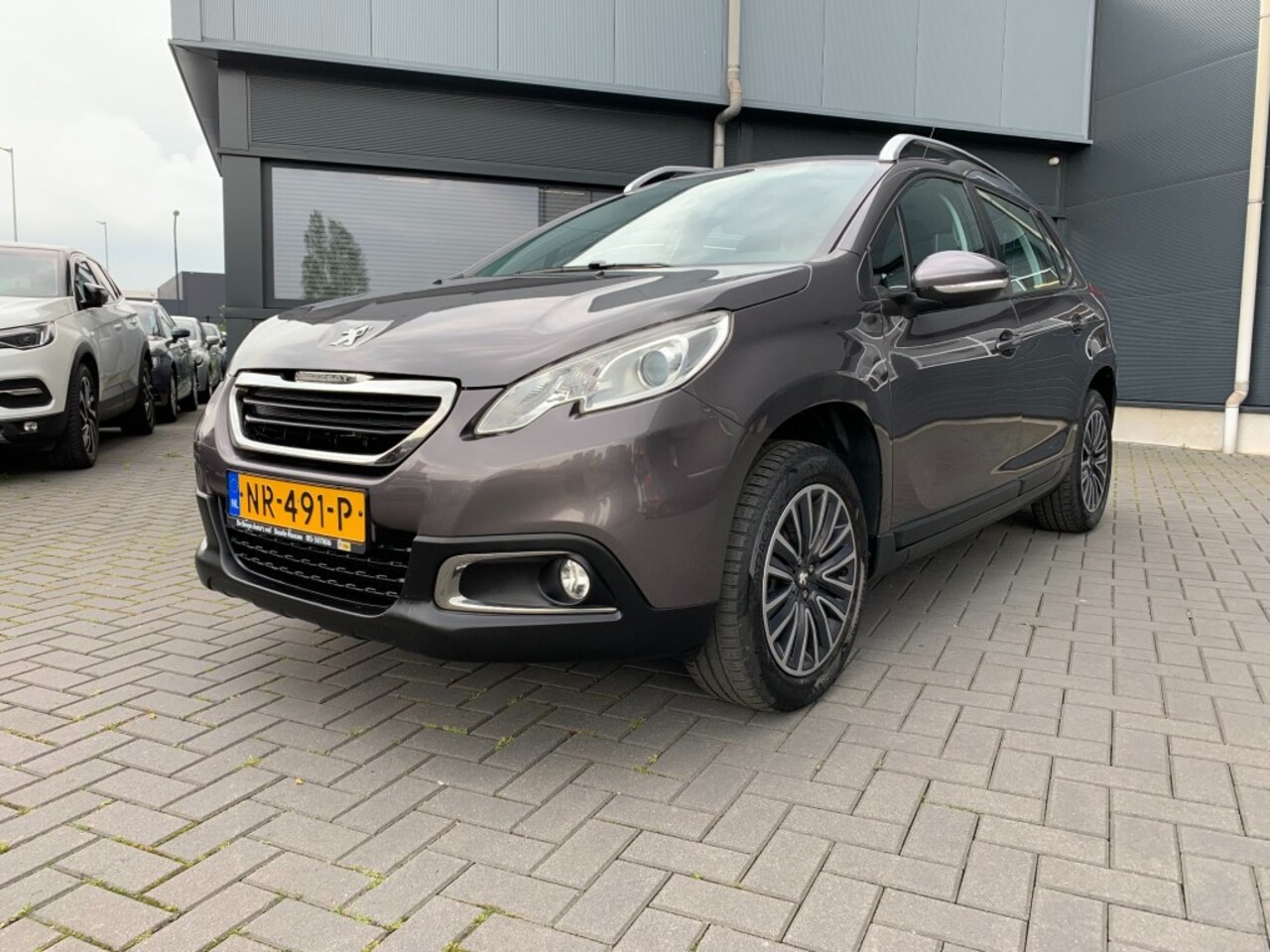 Peugeot 2008 - 1.2 VTi Active Pack Navigatie Airco - AutoWereld.nl