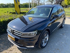 Volkswagen Tiguan - 2.0 TSI 132 kW 4Motion Highline Pano / HUD / Leder