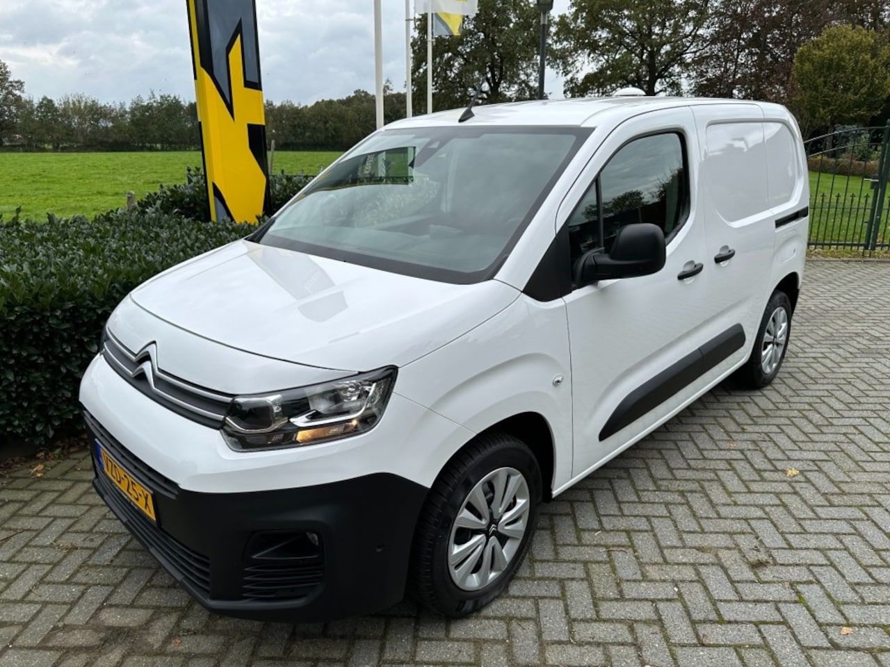 Citroën Berlingo - 1.5 BlueHDI Club Cruise / Camera / 2 Schuifdeuren - AutoWereld.nl