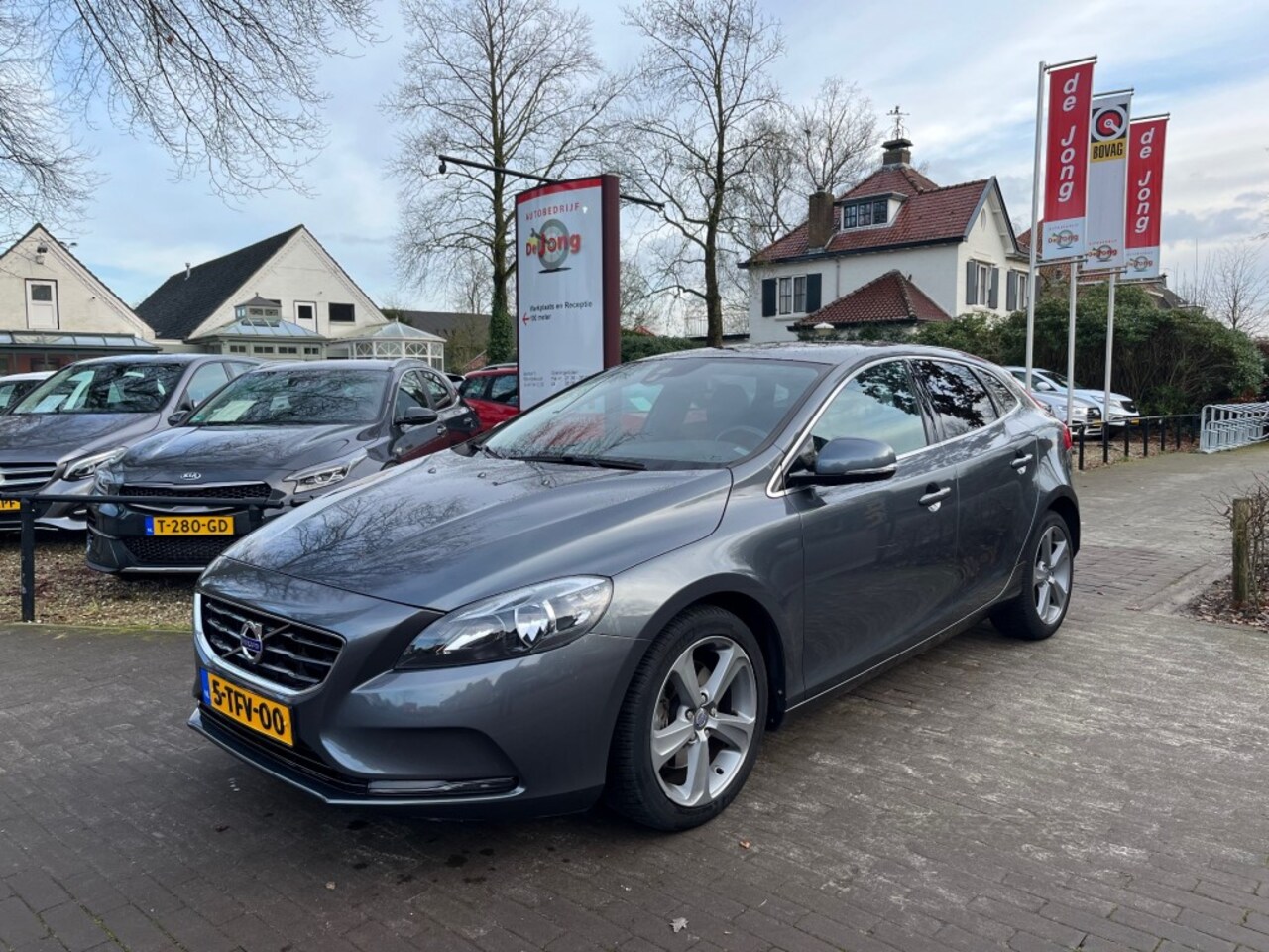 Volvo V40 - 1.6 T2 MOMENTUM / PANODAK / NAVI / CRUISE CTR. / AIRCO-ECC - AutoWereld.nl