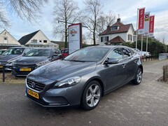 Volvo V40 - 1.6 T2 MOMENTUM / PANODAK / NAVI / CRUISE CTR. / AIRCO-ECC