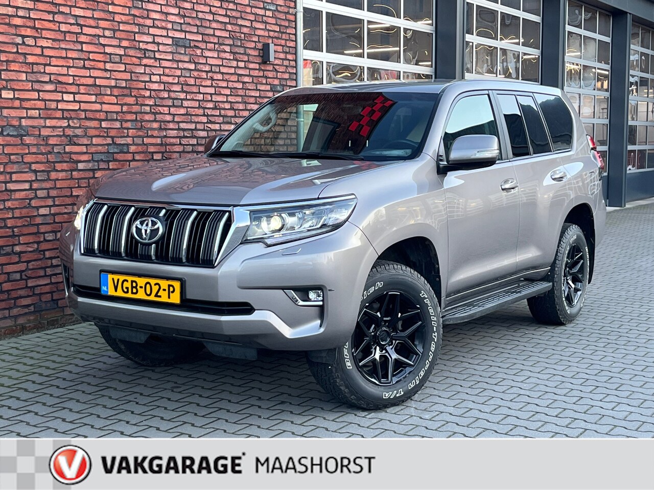 Toyota Land Cruiser Challenger - 2.8 D-4D-F Window Van BTW AchteruitrijCam./Keyless/PDC/LED/DAB/Navi/Clima/Cruise/Trekhaak/ - AutoWereld.nl