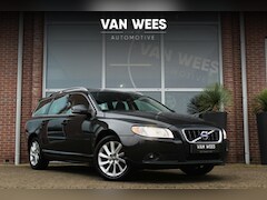 Volvo V70 - 1.6 T4 Limited Edition | NL auto | 180 pk | Dakraam | Trekhaak | Leer | Navi | Xenon | PDC