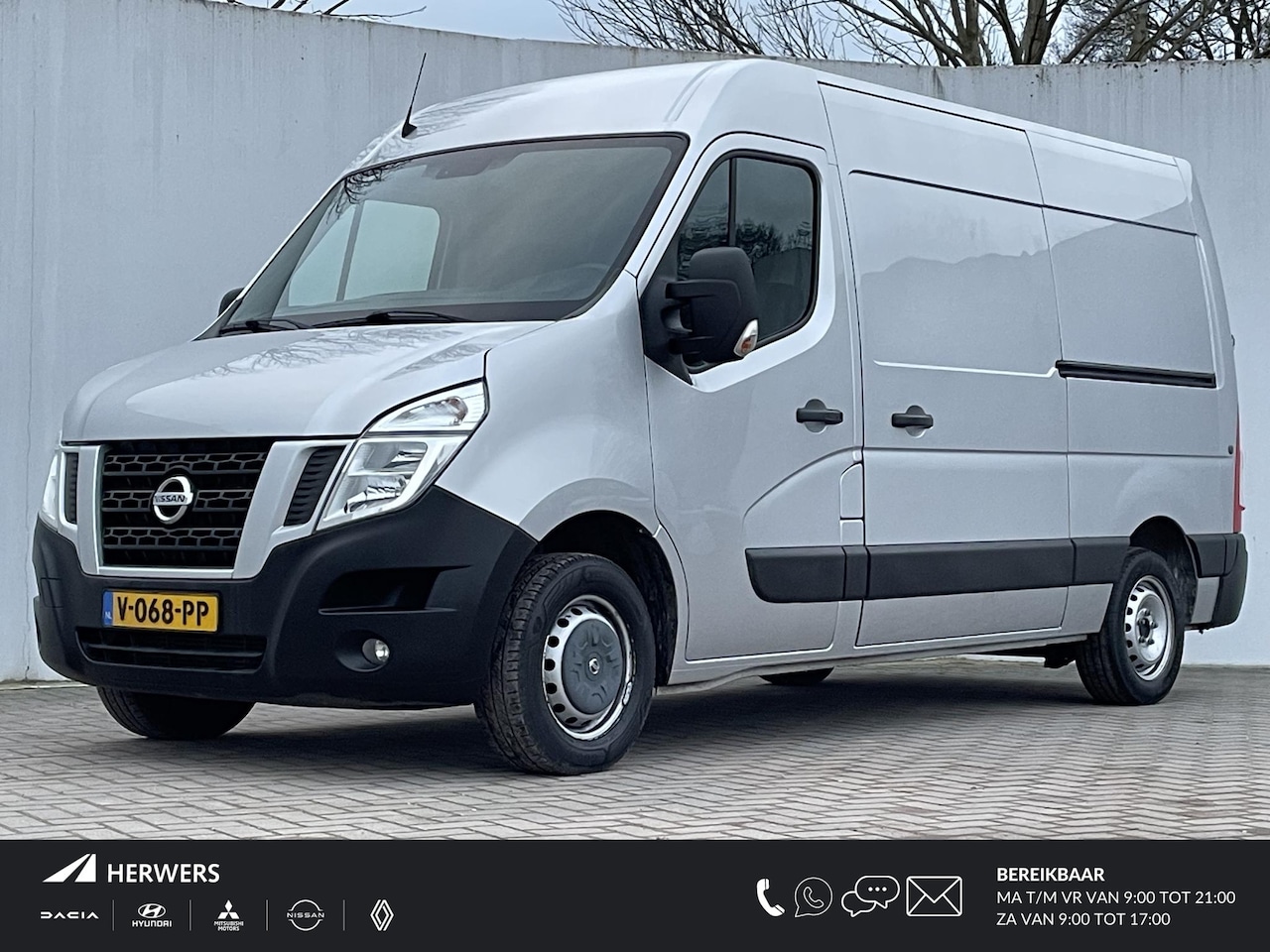 Nissan NV400 - 2.3 dCi L2H2 Optima / Airco / Navigatie / Trekhaak / Opstap in achterbumper - AutoWereld.nl