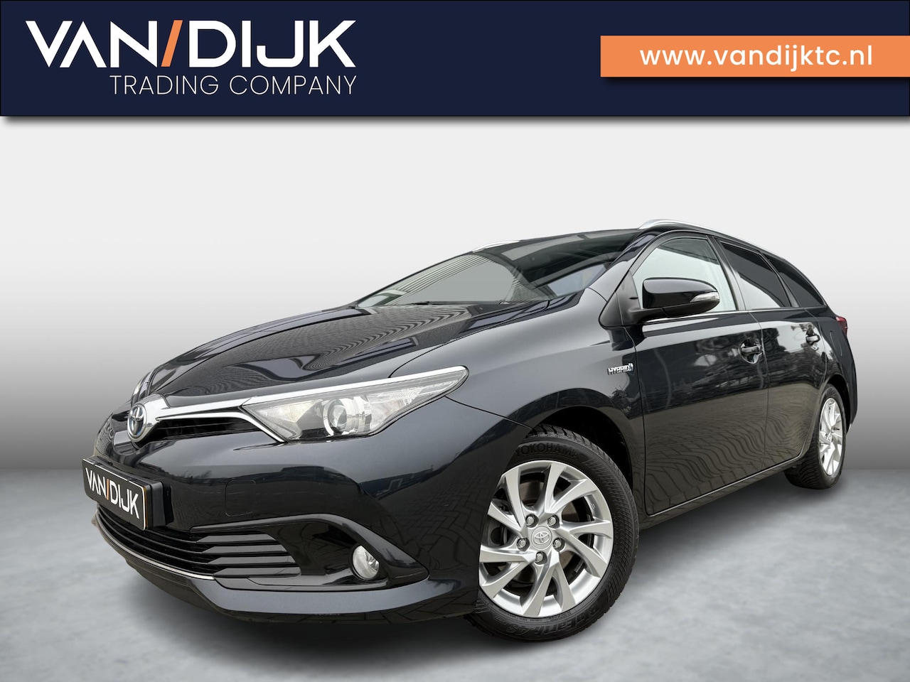 Toyota Auris - 1.8 Hybrid Lease Pro ✓Facelift ✓Panoramadak ✓Navigatie ✓Camera ✓Parkeersensoren ✓Trekhaak - AutoWereld.nl