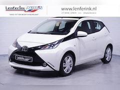 Toyota Aygo - 1.0 VVT-i x-wave Panodak Camera Airco Navigatie Sportvelgen NAP