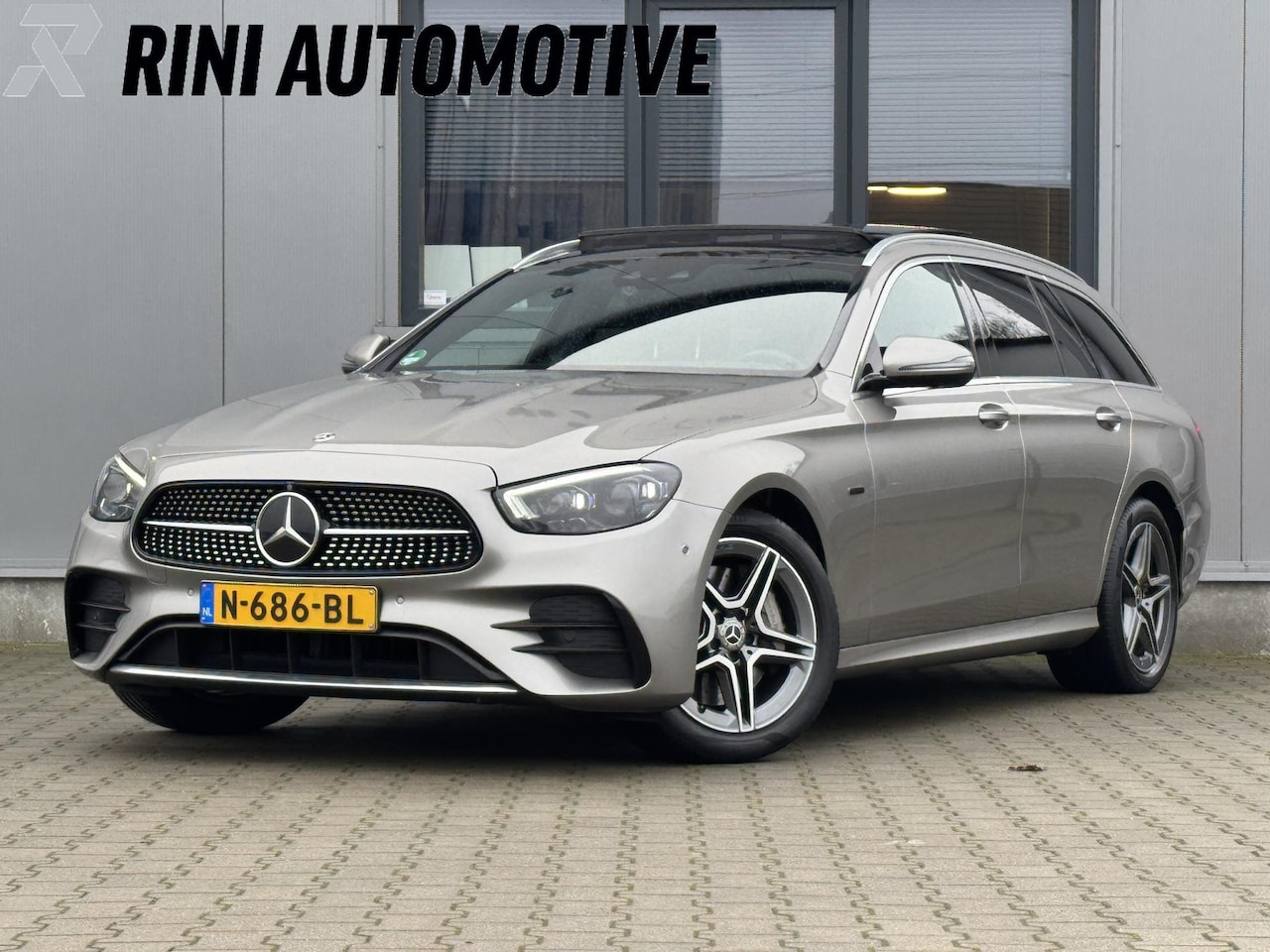 Mercedes-Benz E-klasse Estate - 300 e AMG Line 320 PK | 12-2020 Facelift | Trekhaak | Pano | Multibeam Led - AutoWereld.nl