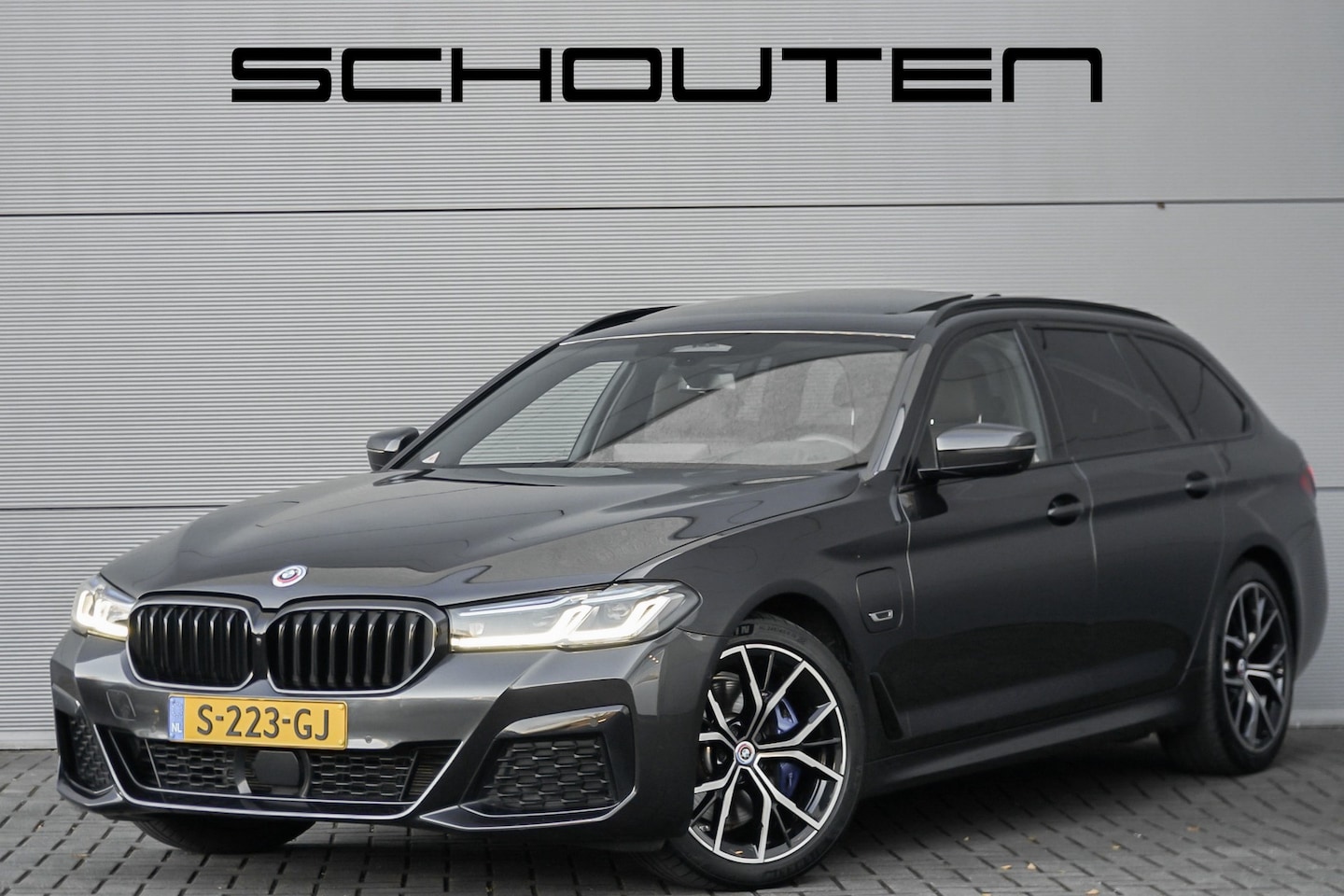 BMW 5-serie Touring - 530e xDrive M-Sport Pano Comfortstoel HUD H/K 360° 1e Eig - AutoWereld.nl