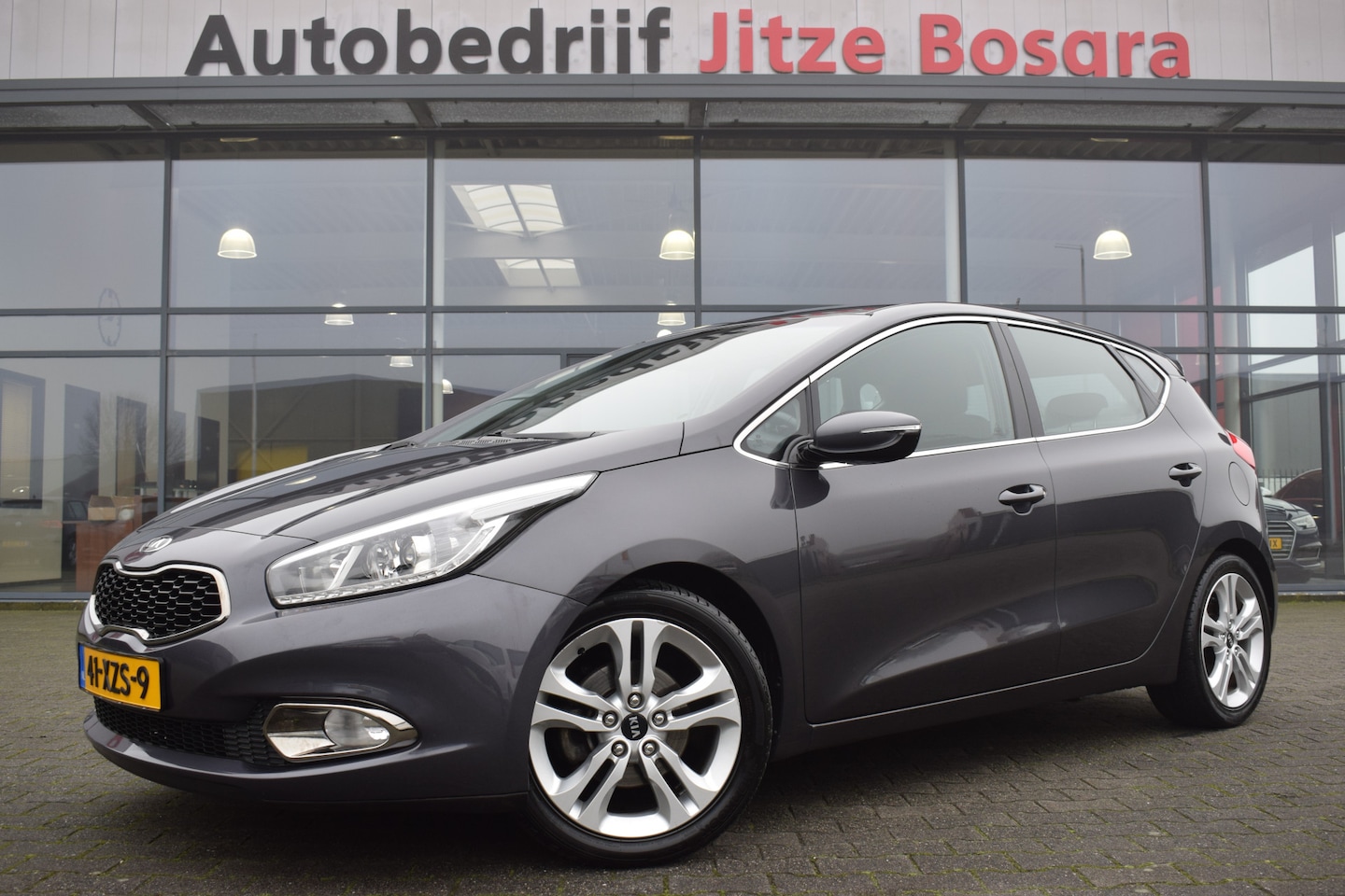 Kia Cee'd - 1.6 GDI Plus Pack Climate control | Cruise control | 17 Inch LMV | Camera - AutoWereld.nl