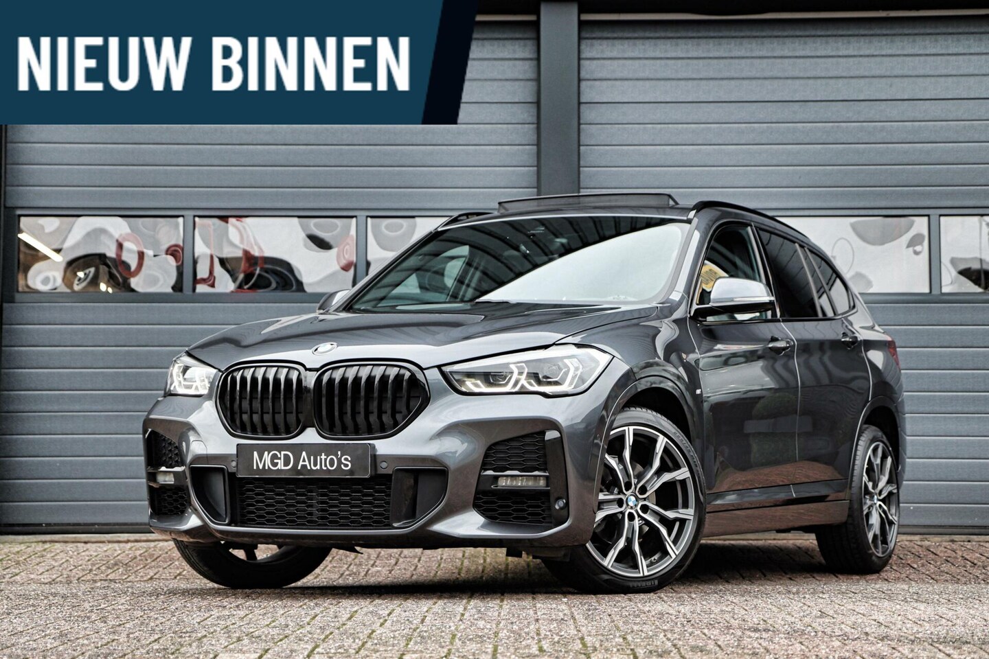 BMW X1 - sDrive18i M-Sport M-Pakket /LED/PANODAK/STOELVERW./SFEERVERL./CARPLAY/PDC/STOELVERW.! - AutoWereld.nl