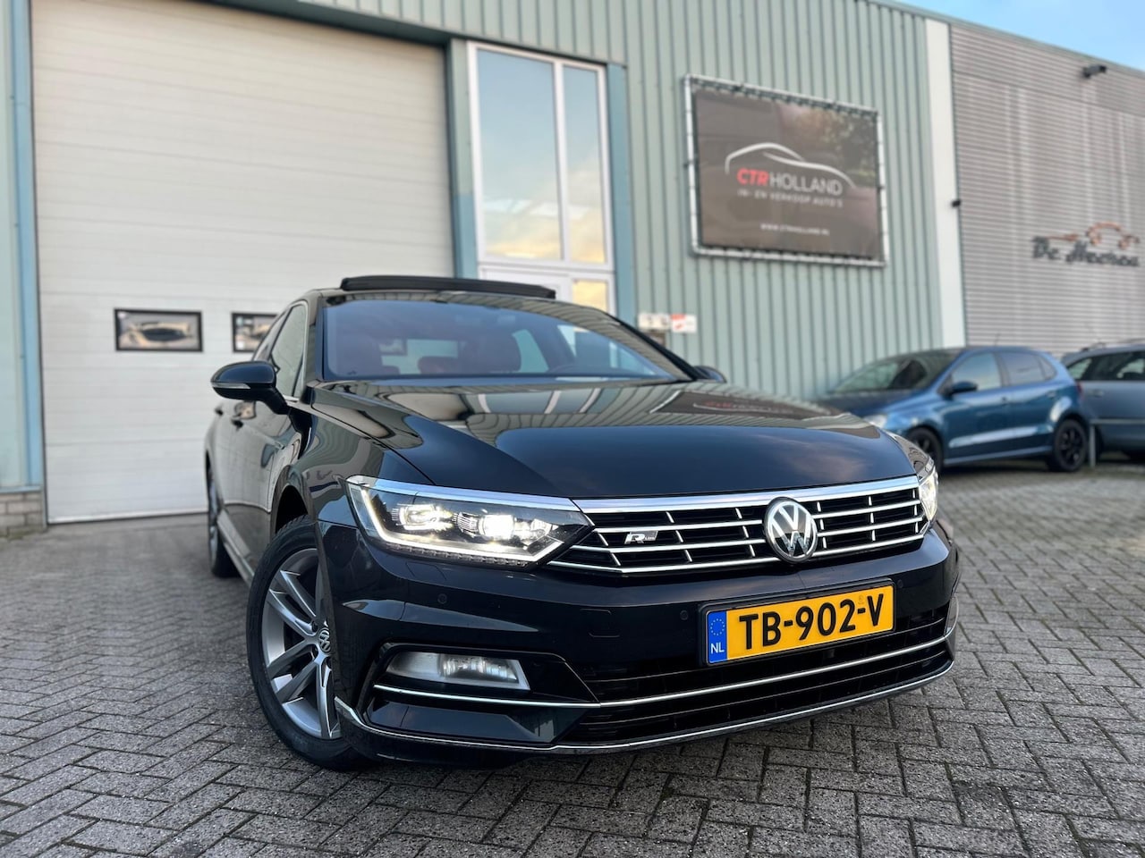 Volkswagen Passat - 1.4 TSI 3X R-LINE (bj 2018) DSG|PANO|LEER|FULL LED|AMBIANCE - AutoWereld.nl