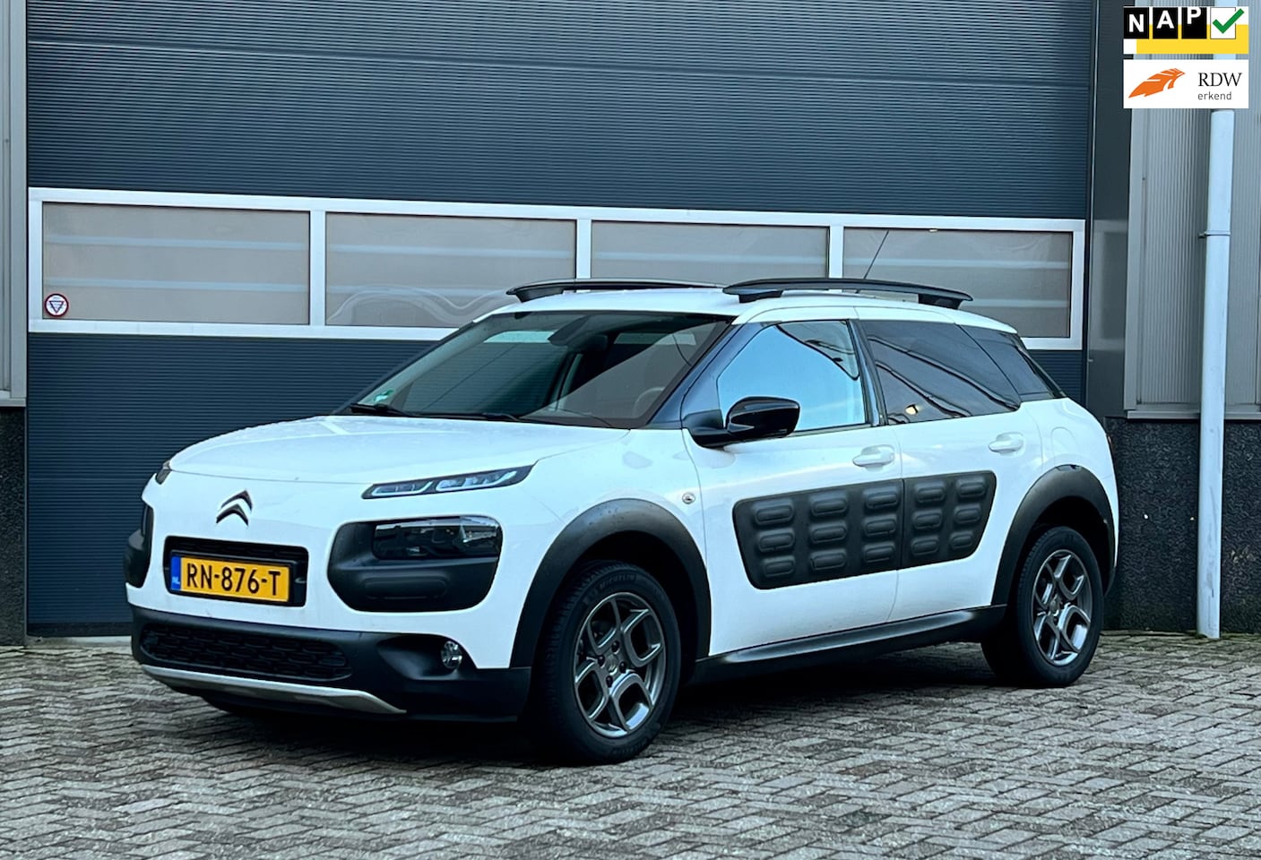 Citroën C4 Cactus - 1.2 PureTech Shine bj.2018 Navi|Pdc|Airco|Nap. - AutoWereld.nl