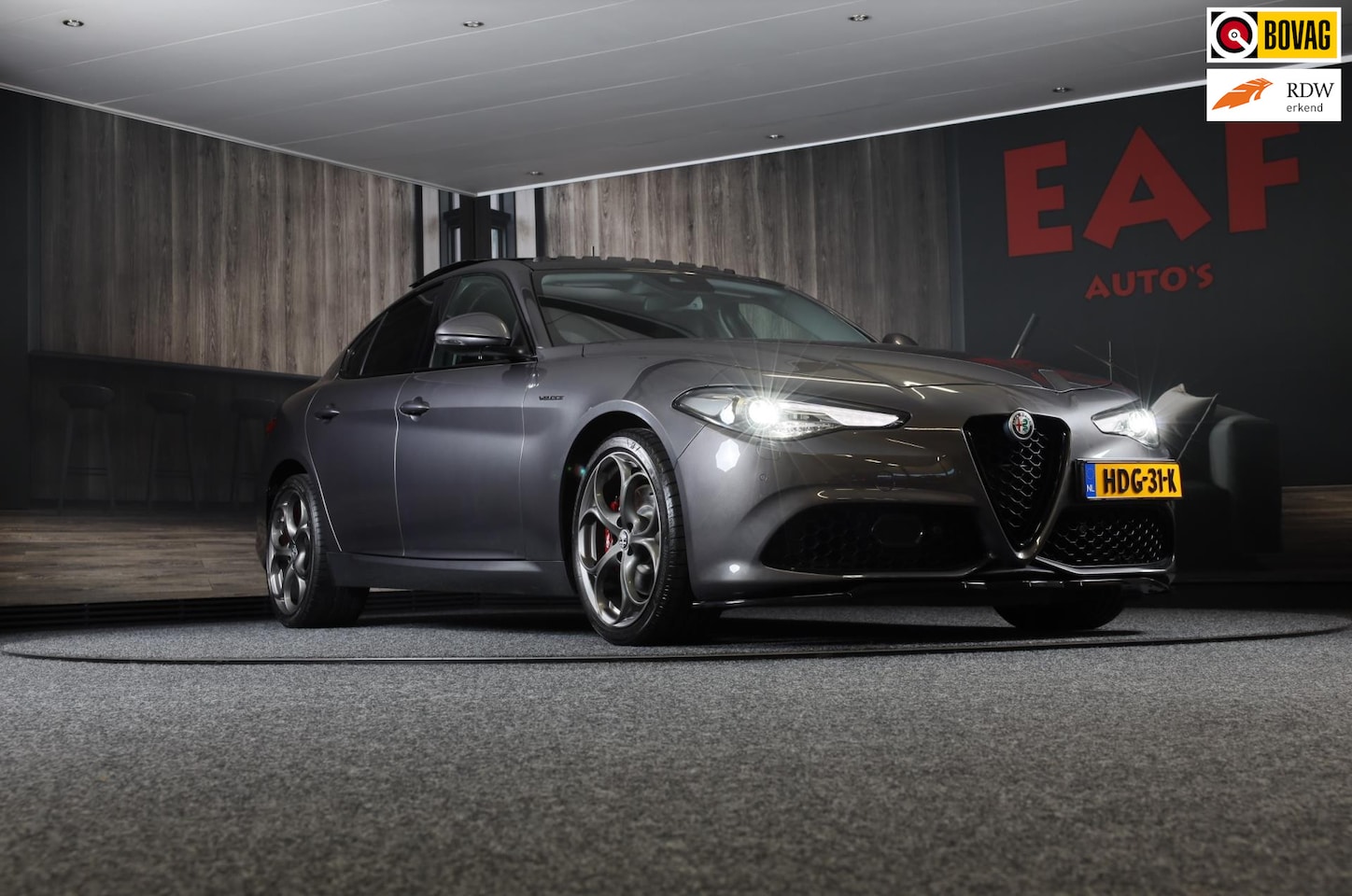 Alfa Romeo Giulia - 2.0 T AWD Veloce / 280 PK / AUT / Leder Interieur / HK / Elek Stoelen / Camera / Navi / Ec - AutoWereld.nl