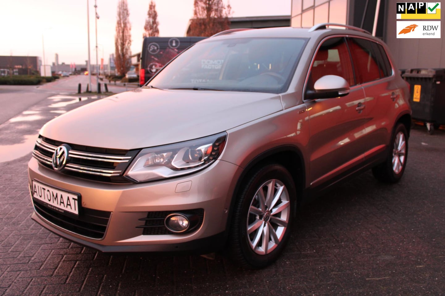 Volkswagen Tiguan - 1.4 TSI CUP Sport&Style AUTOMAAT TREKHAAK AFNEEMBAAR CRUISE CONTROLE - AutoWereld.nl