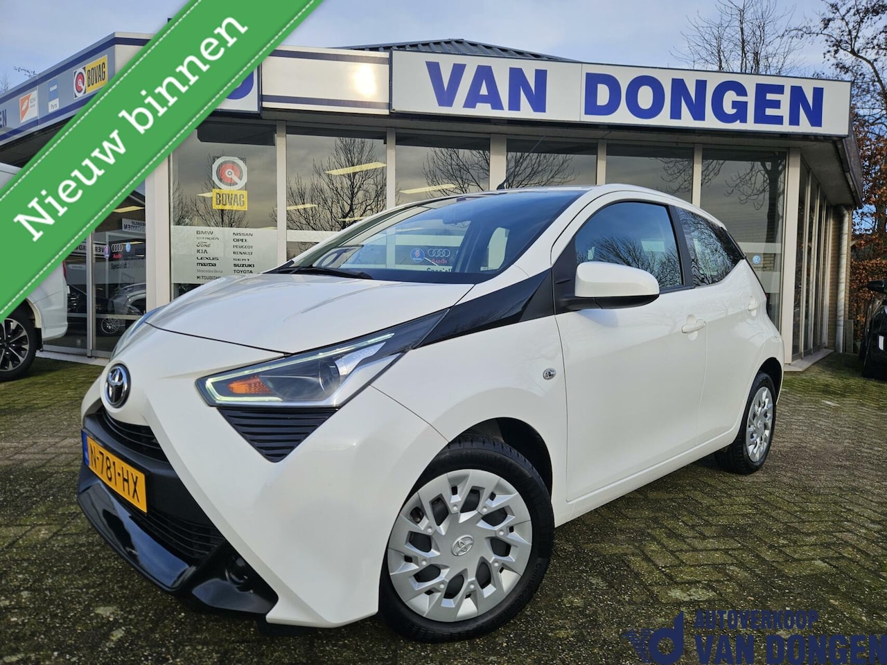 Toyota Aygo - 1.0 VVT-i x-play | NL-Auto | Carplay / Camera / Airco | NAP - AutoWereld.nl