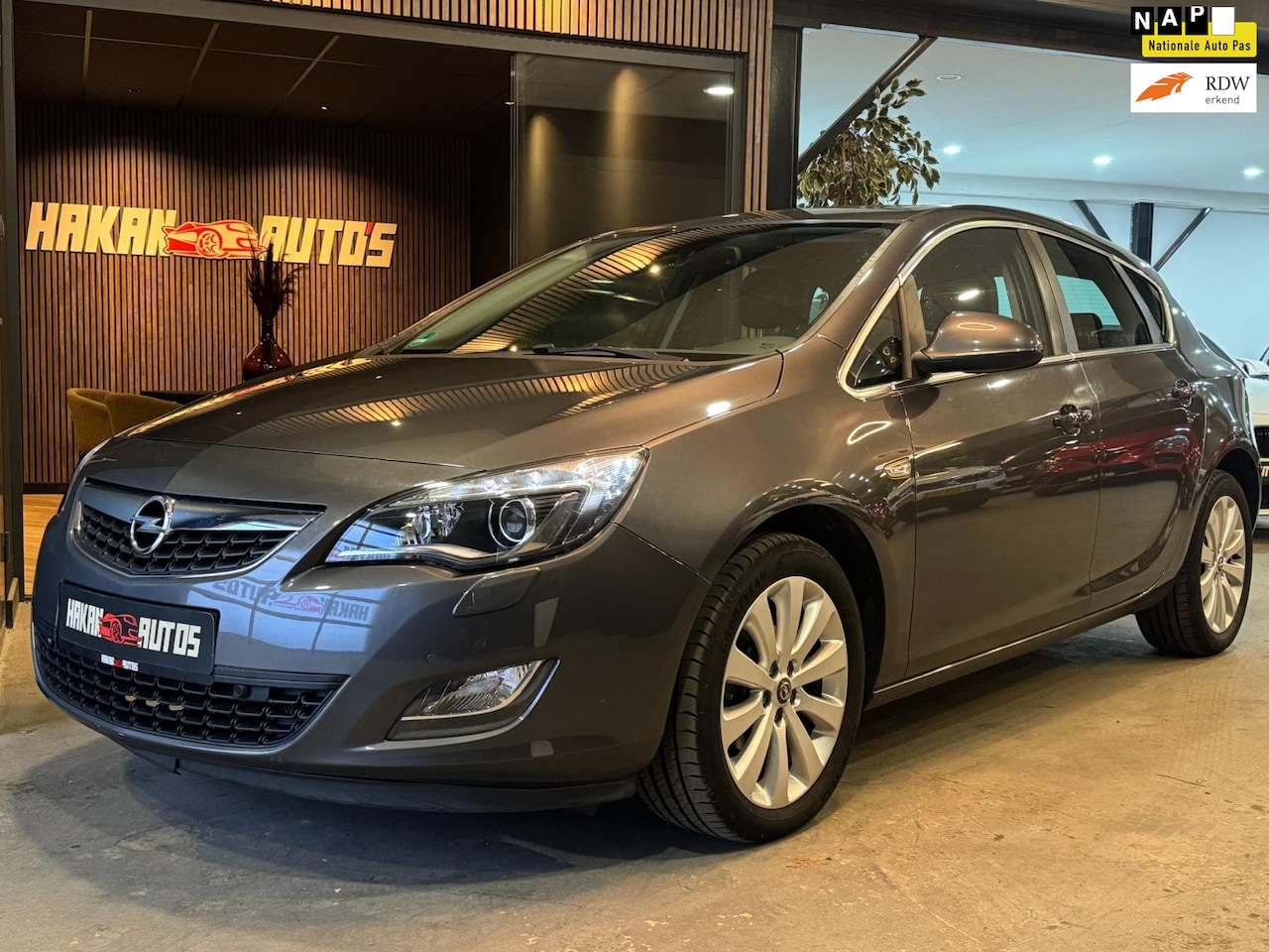 Opel Astra - 1.6 Sport | Xenon | Led | Navi | Stoel/stuurverw, - AutoWereld.nl