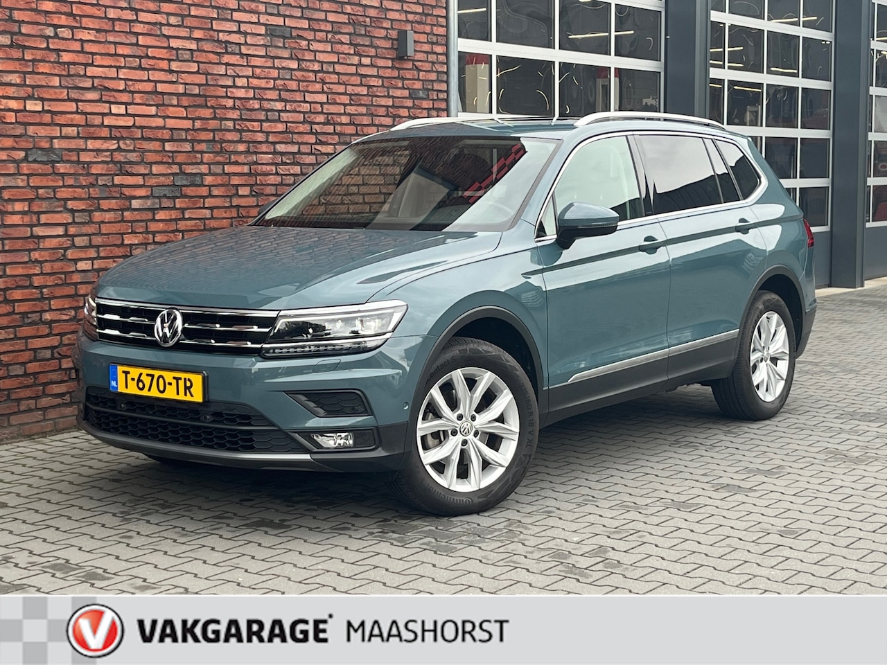 Volkswagen Tiguan - 7 Pers. AchteruitrijCamera/PDC/LED/Keyless/Clima/Airco/Cruise/AppConnect/PanoramaDak - AutoWereld.nl