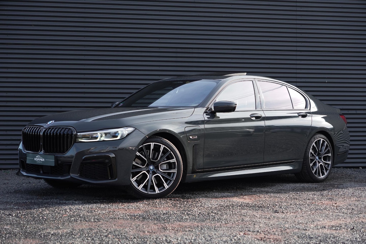 BMW 7-serie - 745e High Executive / Laser / Schuifdak / M-Sport / NL Auto / Dravitgrau - AutoWereld.nl