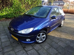 Peugeot 206 - 1.6-16V XS Premium met jaar APK