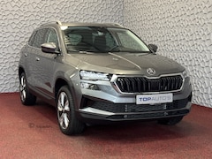 Skoda Karoq - 1.5 TSI 150PK BUSINESS LED PANORAMA VIR.COCKPIT CARPLAY NAVI ELEK.KLEP STOEL/STUUR VERW. L