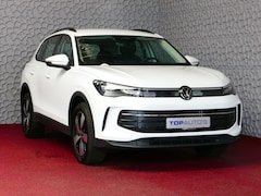 Volkswagen Tiguan - 1.5 eTSI 150 BUSINESS EDTION NAVI CAMERA TREKHAAK STOEL/STUUR VERW. COMF.STOEL AMBIENTE LE