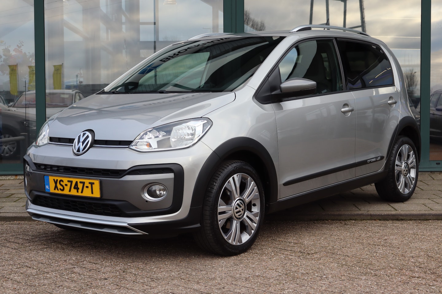 Volkswagen Up! - 1.0 BMT cross up! | Cruise Control | Parkeersensoren | Bluetooth | - AutoWereld.nl